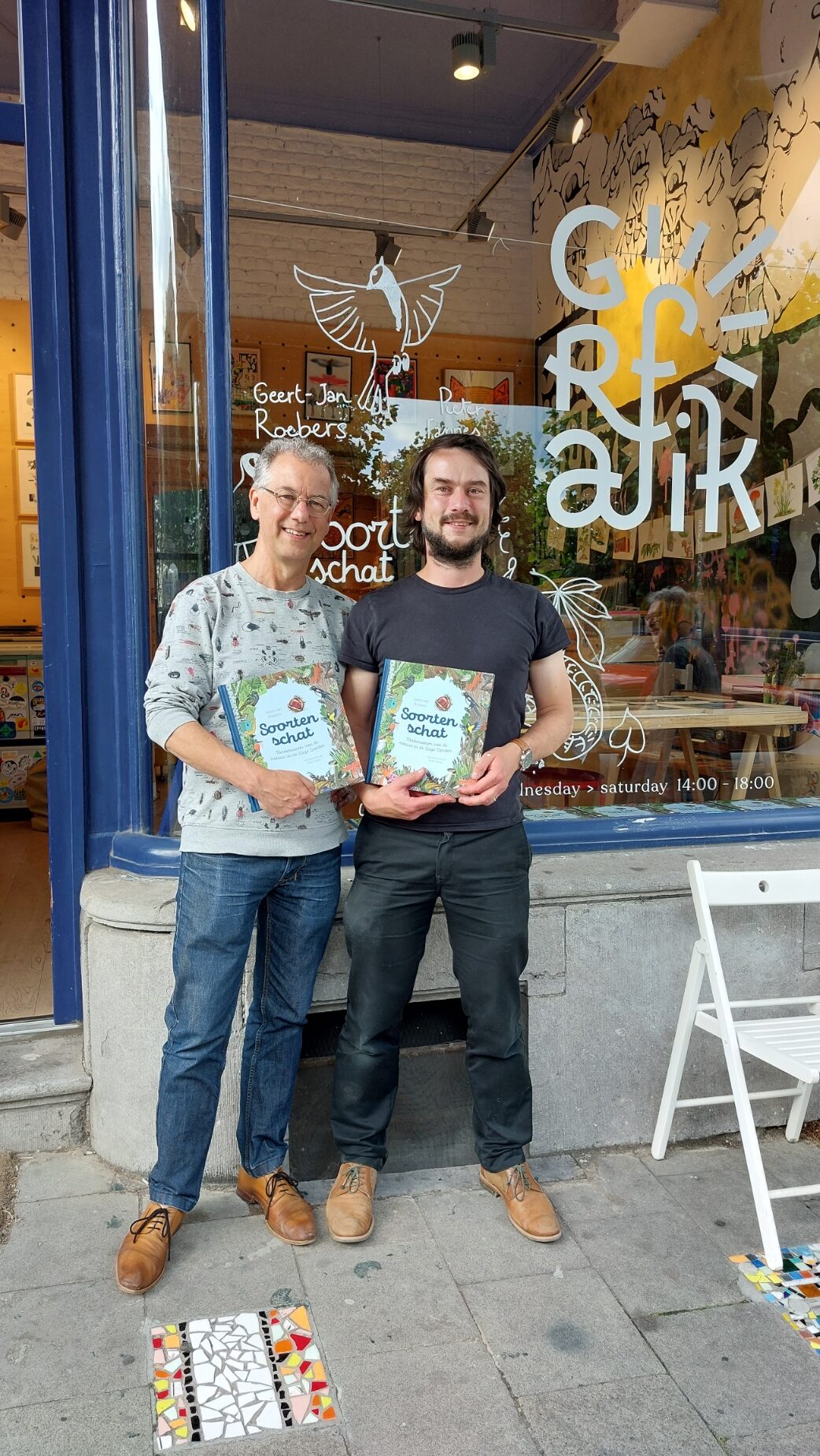 Foto Geert-Jan Roebers en Pieter Fannes met hun boek Soortenschat